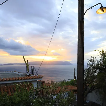 Blue, Traditional House * Klíma